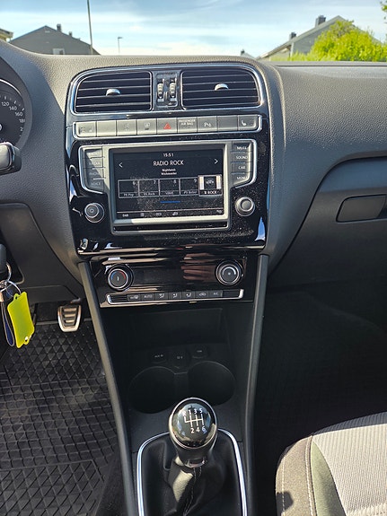 Volkswagen Polo 19 of 22