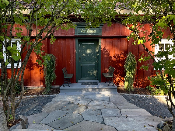 Hovedinngangen til restauranten