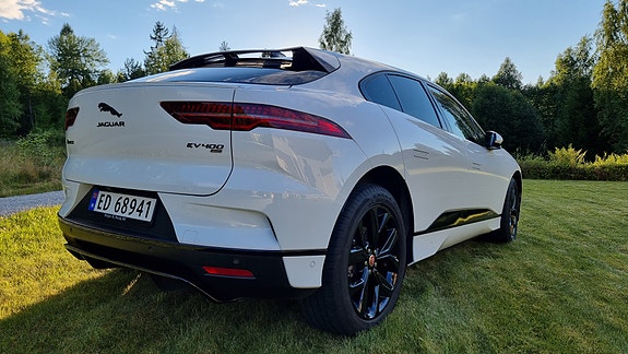 Jaguar I-PACE 3 of 5