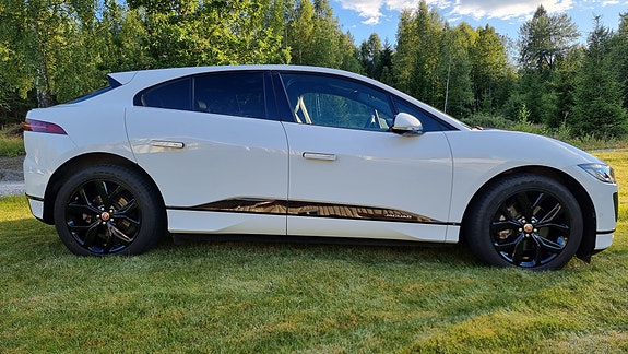 Jaguar I-PACE 2 of 5