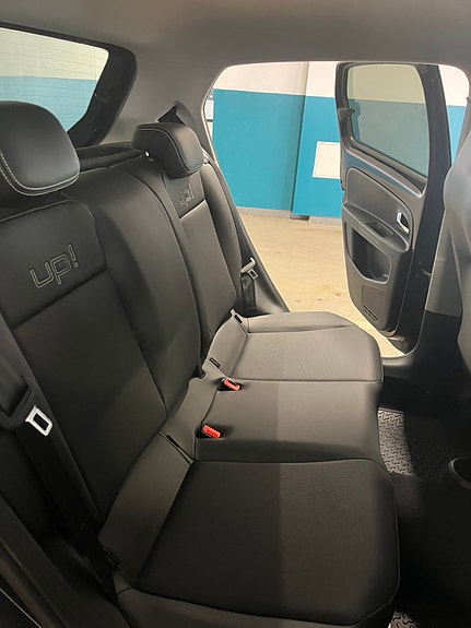 Volkswagen UP! 17 of 21