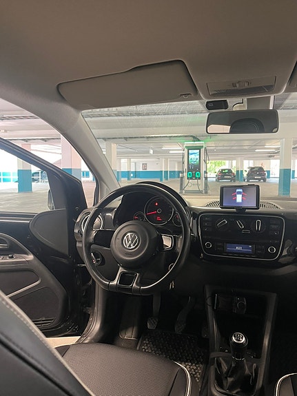 Volkswagen UP! 9 of 21