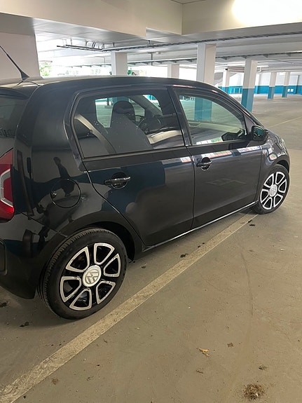 Volkswagen UP! 4 of 21