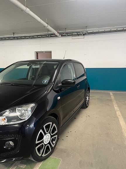 Volkswagen UP! 3 of 21