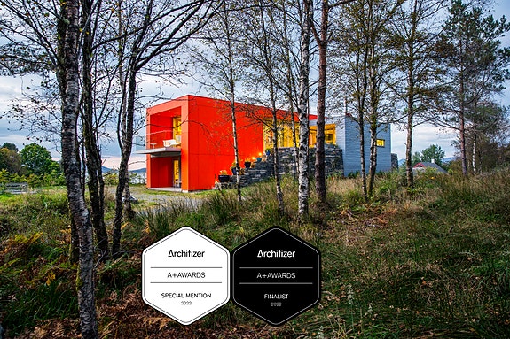 Fritidsbolig Lerøy
Stramt “smykkeskrin” i kystlandskapet, med presise åpninger og nær kontakt mellom inne og ute.