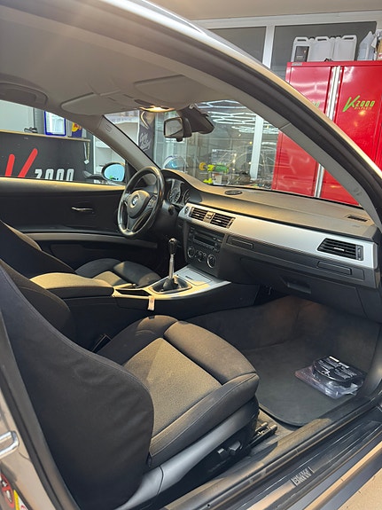 BMW 335i 13 of 15
