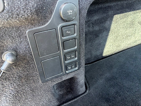 Land Rover Discovery 5 18 of 30