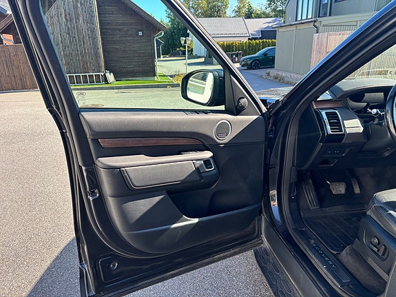 Land Rover Discovery 5 9 of 30