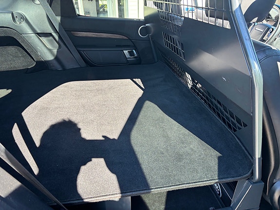 Land Rover Discovery 5 16 of 30