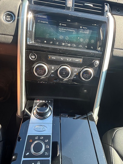 Land Rover Discovery 5 26 of 30