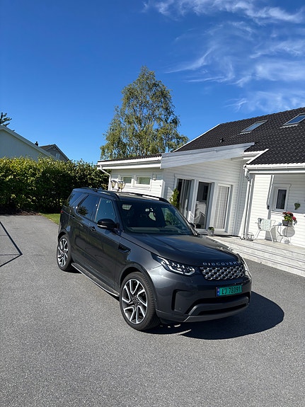 Land Rover Discovery 5 2 of 30
