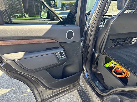 Land Rover Discovery 5 19 of 30