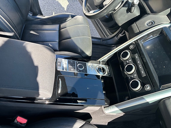 Land Rover Discovery 5 13 of 30