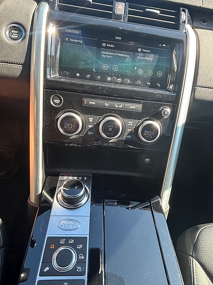 Land Rover Discovery 5 25 of 30