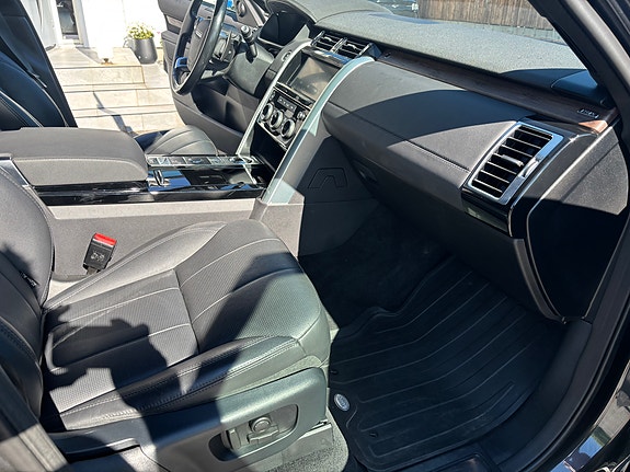 Land Rover Discovery 5 12 of 30