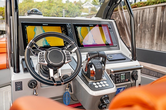 Sunseeker Hawk 38 | 60kn | 5.500kg | Dempe stoler | Twin Mercury 400 Racing 11 of 15