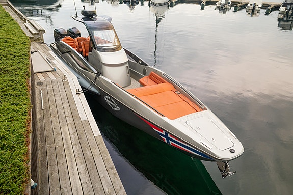 Sunseeker Hawk 38 | 60kn | 5.500kg | Dempe stoler | Twin Mercury 400 Racing 5 of 15