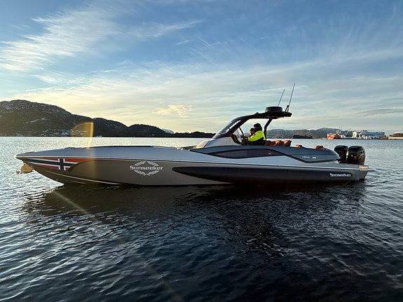 Gi bud! Sunseeker Hawk 38 | 60kn | 5.000kg | Dempe stoler | Simrad | Lav time 5 of 5
