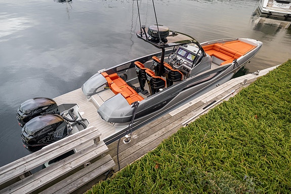 Sunseeker Hawk 38 | 60kn | 5.500kg | Dempe stoler | Twin Mercury 400 Racing 3 of 15