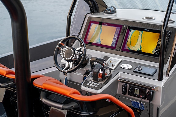 Sunseeker Hawk 38 | 60kn | 5.500kg | Dempe stoler | Twin Mercury 400 Racing 8 of 15