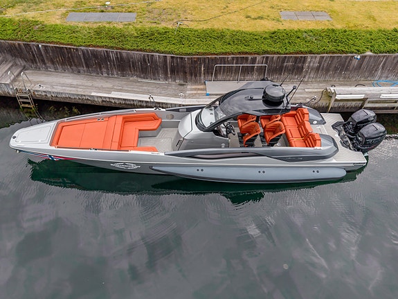 Sunseeker Hawk 38 | 60kn | 5.500kg | Dempe stoler | Twin Mercury 400 Racing 2 of 15