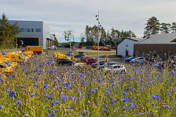 Olimb Rørfornyings administrasjon, salg, produksjon, drift og lager er samlet i nye, moderne lokaler på Furuholt i Råde, like etter avkjøring 10 fra E6 (Åsgård).