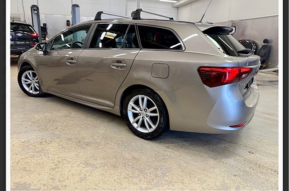 Toyota Avensis 6 of 15