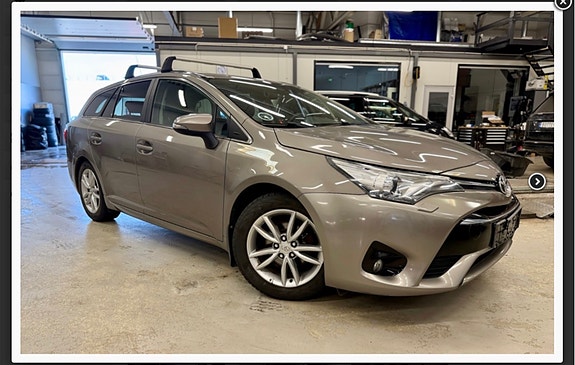 Toyota Avensis 3 of 5