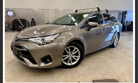 Toyota Avensis 4 of 5