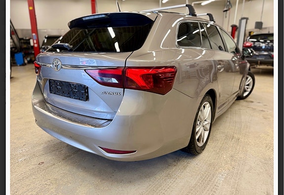 Toyota Avensis 7 of 15