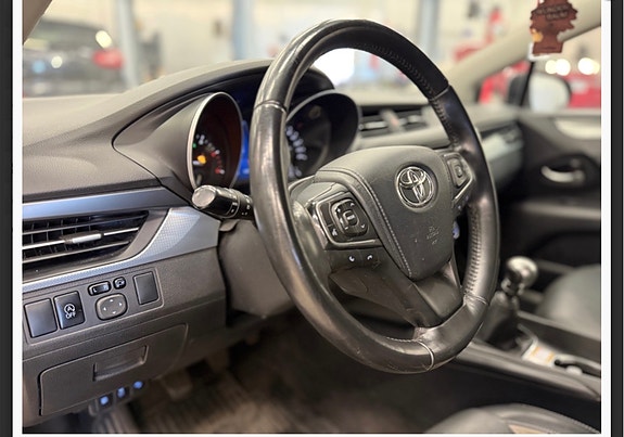 Toyota Avensis 9 of 15