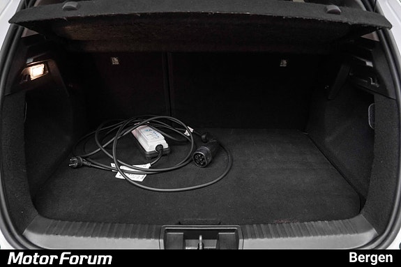 Ladekabel følger med