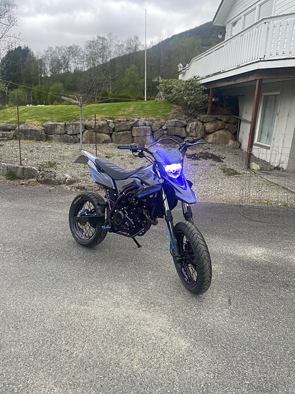 Yamaha WR 125 X 2 of 12