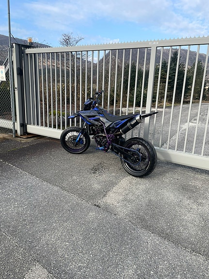 Yamaha WR 125 X 4 of 12