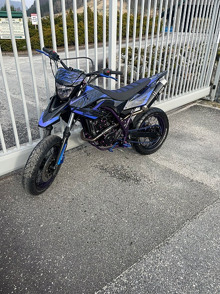 Yamaha WR 125 X 3 of 12