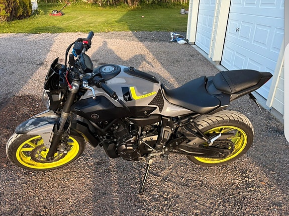 Yamaha Mt-07 3 of 5