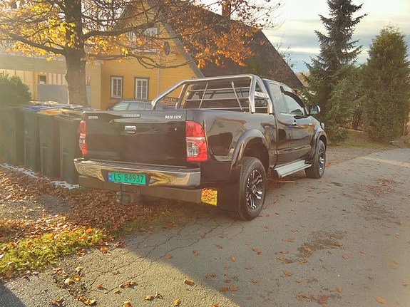 Toyota HiLux 4 of 5
