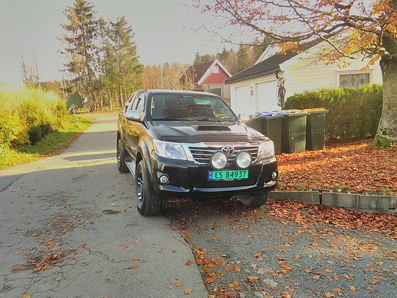 Toyota HiLux 3 of 5