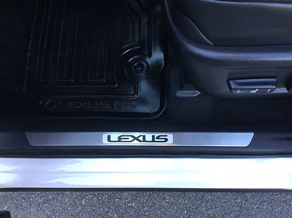Lexus NX300h 26 of 30
