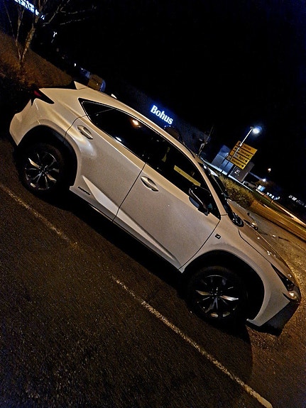 Lexus NX300h 8 of 30