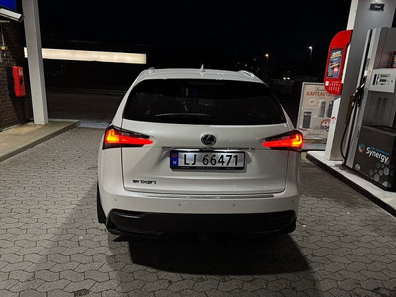 Lexus NX300h 12 of 30