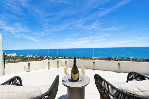 Eksklusiv toppleilighet med 4 soverom og fantastisk panoramautsikt over Middelhavet
