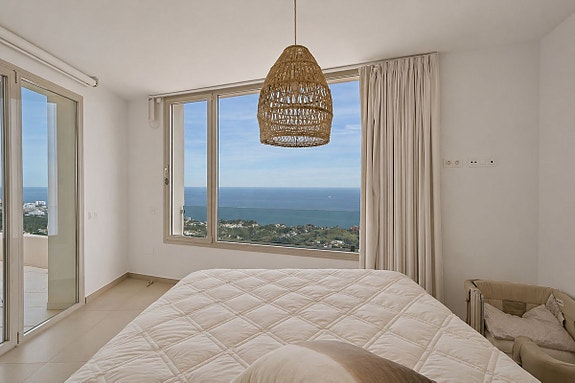 Eksklusiv toppleilighet med 4 soverom og fantastisk panoramautsikt over Middelhavet
