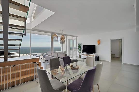 Eksklusiv toppleilighet med 4 soverom og fantastisk panoramautsikt over Middelhavet