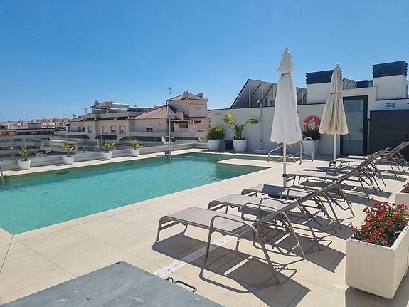 Eksklusiv penthouse med panoramautsikt i hjertet av Estepona