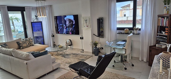Eksklusiv penthouse med panoramautsikt i hjertet av Estepona