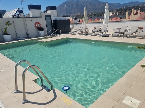 Eksklusiv penthouse med panoramautsikt i hjertet av Estepona