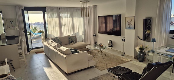Eksklusiv penthouse med panoramautsikt i hjertet av Estepona