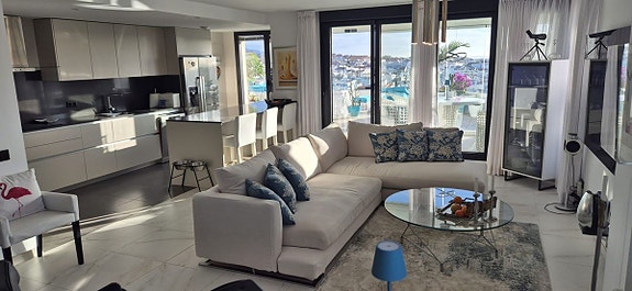 Eksklusiv penthouse med panoramautsikt i hjertet av Estepona