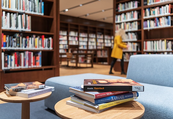 Nasjonalmuseets forskningsbibliotek og dokumentasjonsarkiv forvaltar ei omfattande samling kunsthistorisk litteratur og unike arkivalia knytt til norsk kunst, museets kunstsamling og institusjonshistorie.